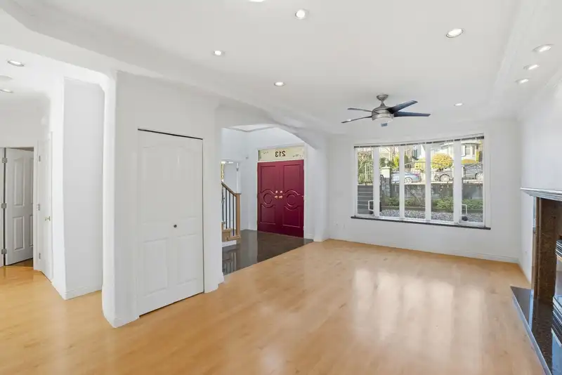 213 W 28TH STREET - photo 3 of 32