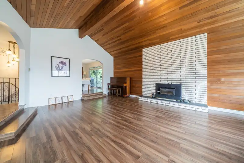 3540 BAYCREST AVENUE - photo 4 of 37