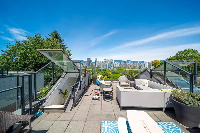 1088 W 7TH AVENUE - photo 2 of 38