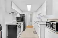 303 975 E BROADWAY - thumbnail 2
