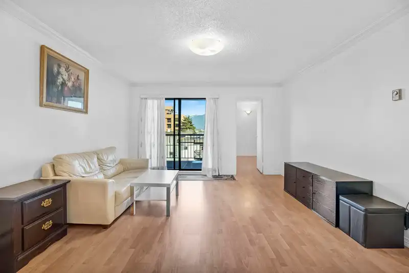 303 975 E BROADWAY - photo 3 of 34