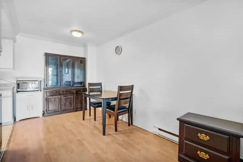 303 975 E BROADWAY - photo 4 of 34