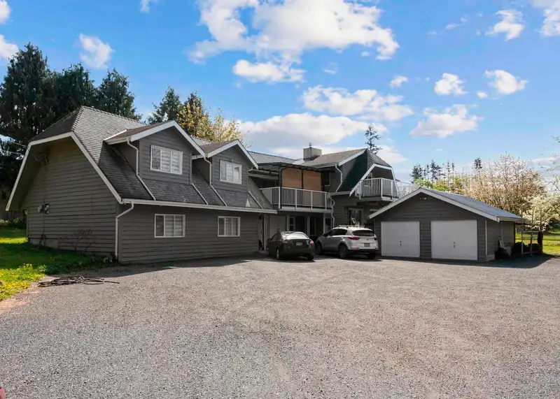 25412 58 AVENUE - photo 1 of 33