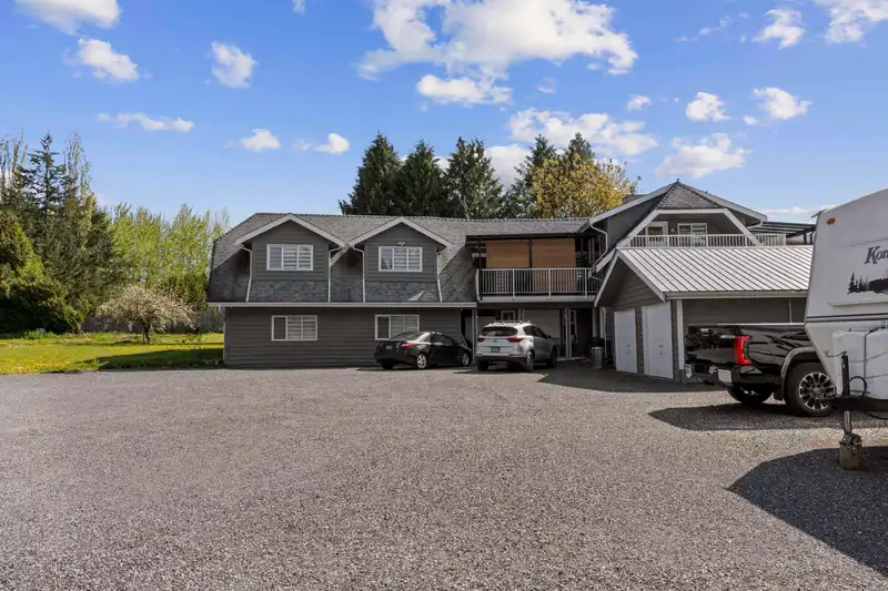 25412 58 AVENUE - photo 3 of 33