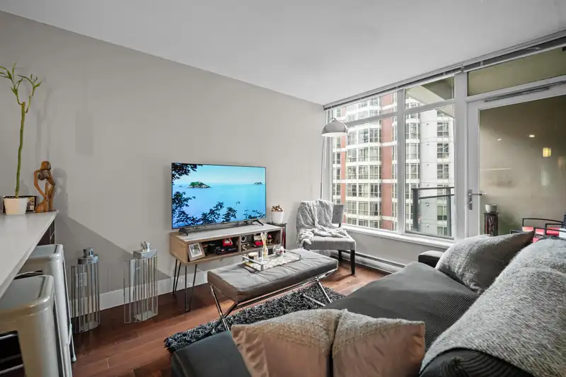 708 888 HOMER STREET - photo 4 of 37