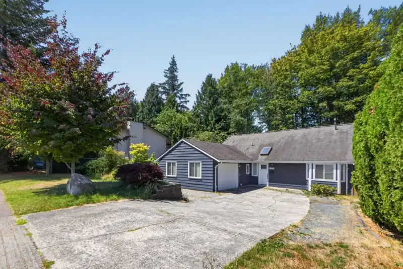 6921 WESTVIEW DRIVE - photo 1 of 40