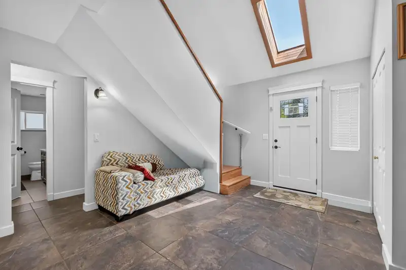 6921 WESTVIEW DRIVE - photo 4 of 40