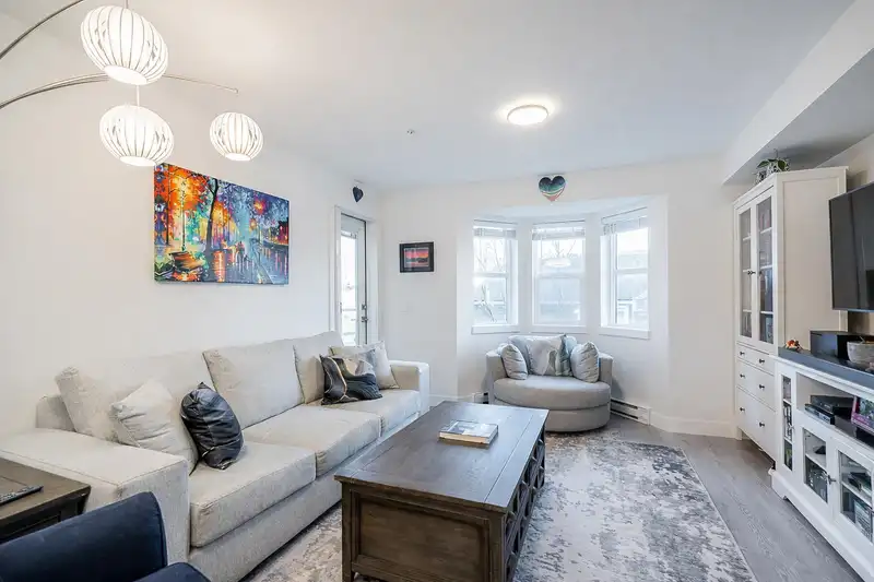 202 19730 56 AVENUE - photo 1 of 17