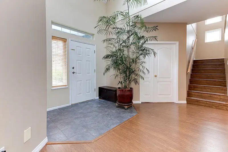 1077 RIVERSIDE DRIVE - photo 2 of 32