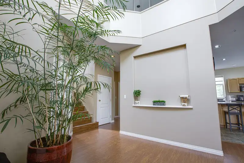 1077 RIVERSIDE DRIVE - photo 3 of 32