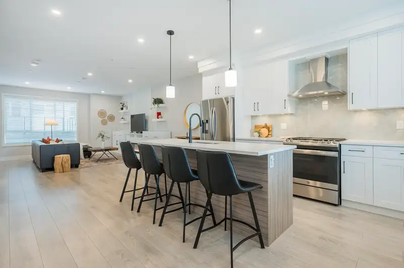 40 20155 84 AVENUE - photo 1 of 40