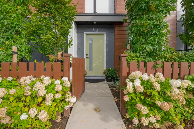 40 20155 84 AVENUE - photo 2 of 40
