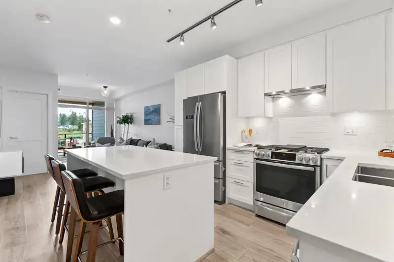 322 20673 78 AVENUE - photo 1 of 33