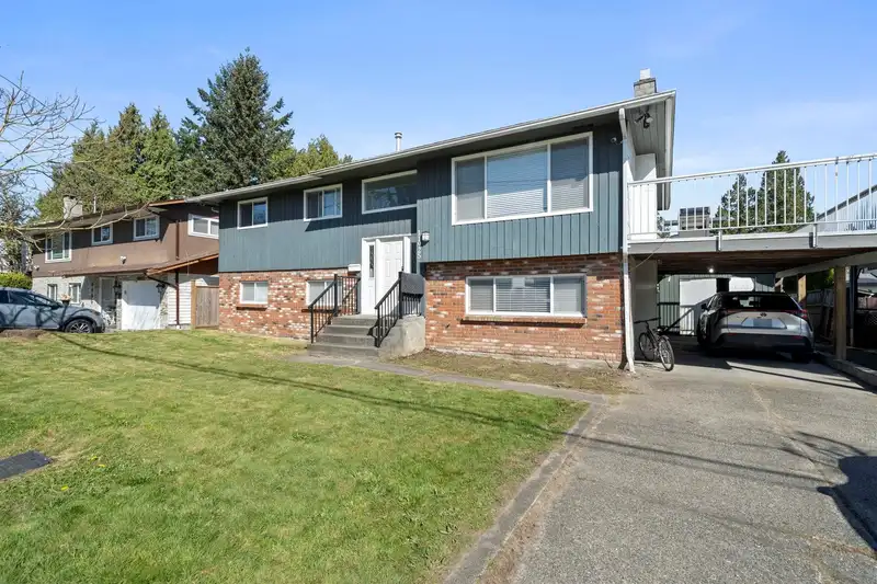 11925 92A AVENUE - photo 2 of 34