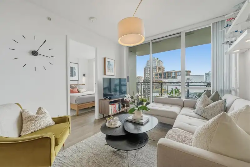 1707 1082 SEYMOUR STREET - photo 1 of 29
