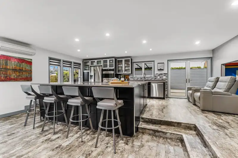 46237 STRATHCONA ROAD - photo 2 of 40