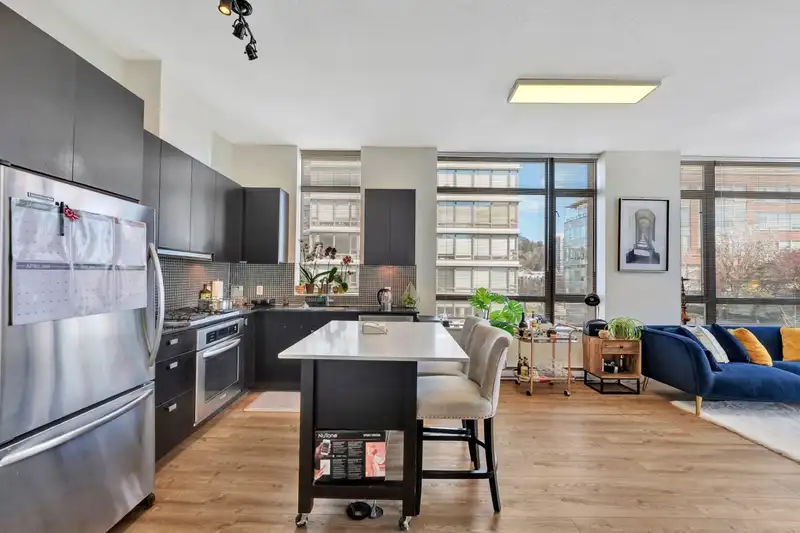 301 121 BREW STREET - photo 2 of 27