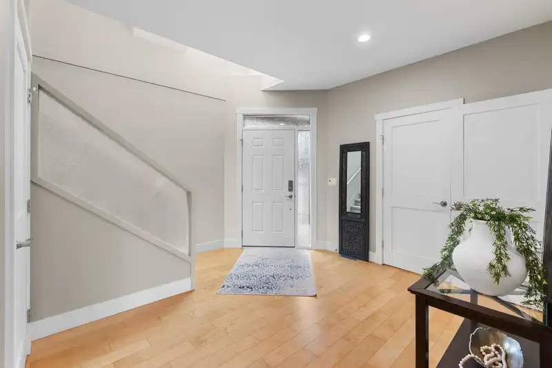 9556 204 STREET - photo 3 of 35