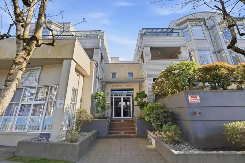 301 20680 56 AVENUE - photo 1 of 27