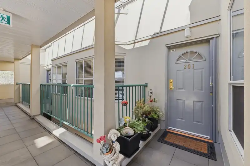 301 20680 56 AVENUE - photo 2 of 27