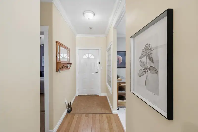 301 20680 56 AVENUE - photo 3 of 27