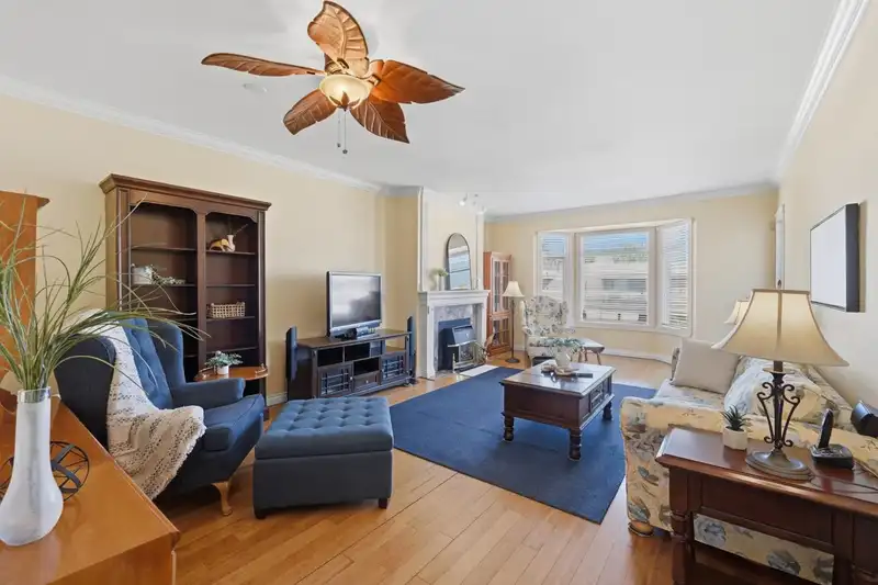 301 20680 56 AVENUE - photo 4 of 27
