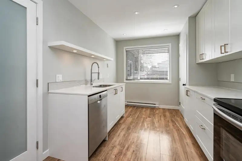 182 SPRINGFIELD DRIVE - photo 4 of 30