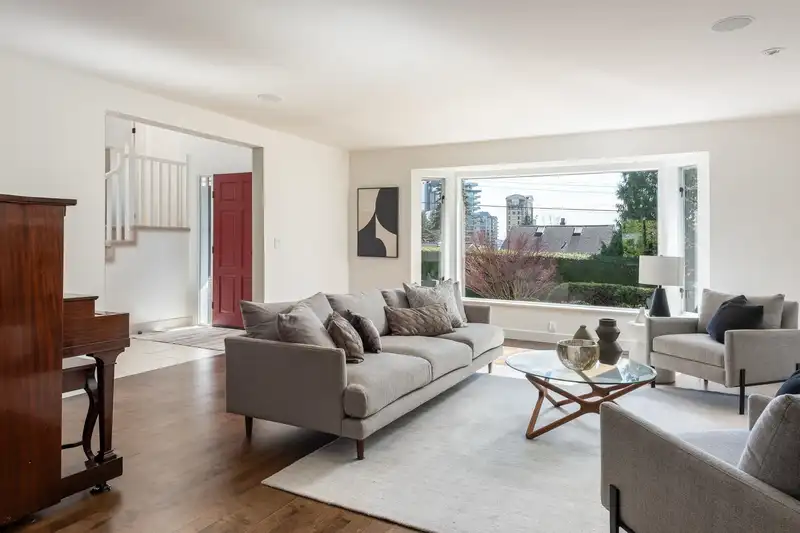 2323 INGLEWOOD AVENUE - photo 3 of 40