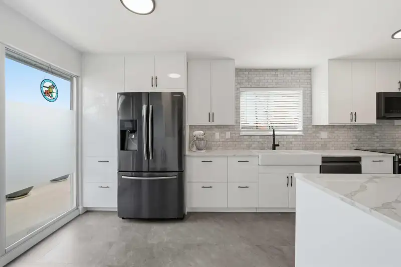 14 6250 48A AVENUE - photo 3 of 31