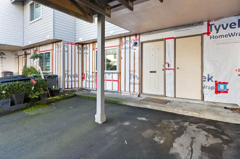 164 7261 140 STREET - photo 2 of 24