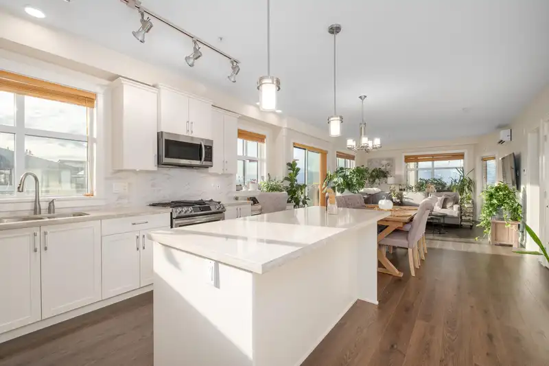 503 20328 86 AVENUE - photo 3 of 39