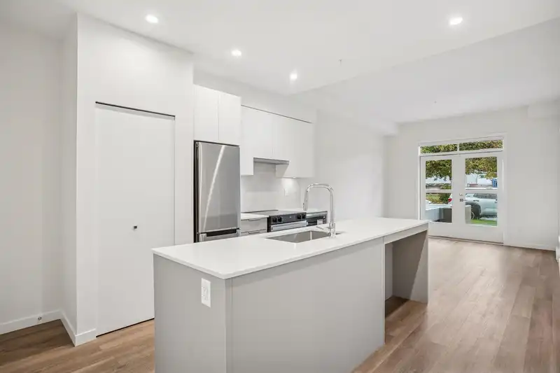 109 14257 103A AVENUE - photo 4 of 18