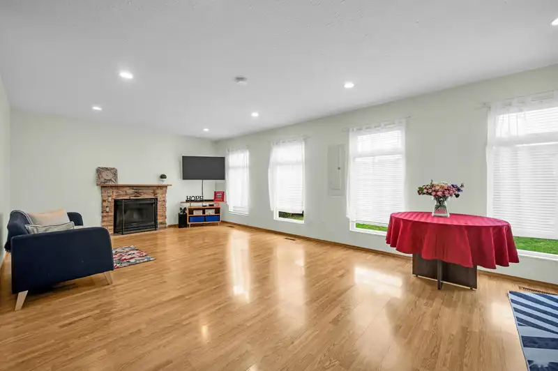 773 PRAIRIE AVENUE - photo 3 of 31