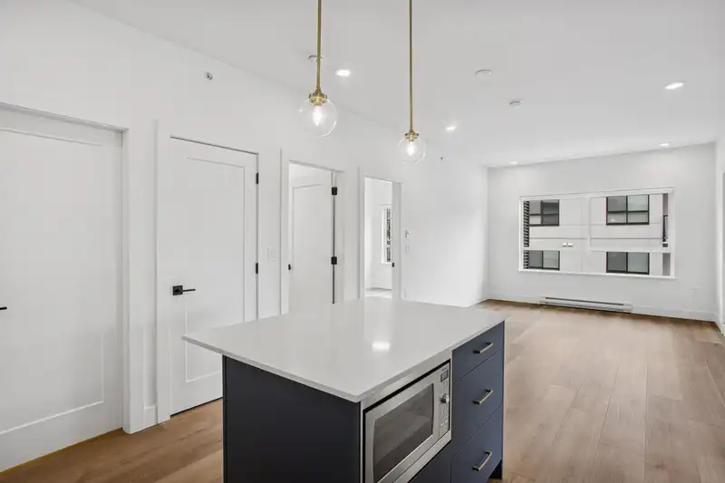 308 20286 72B AVENUE - photo 4 of 23