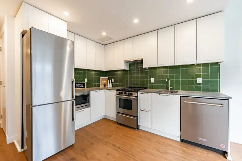402 648 LEA AVENUE - photo 1 of 25