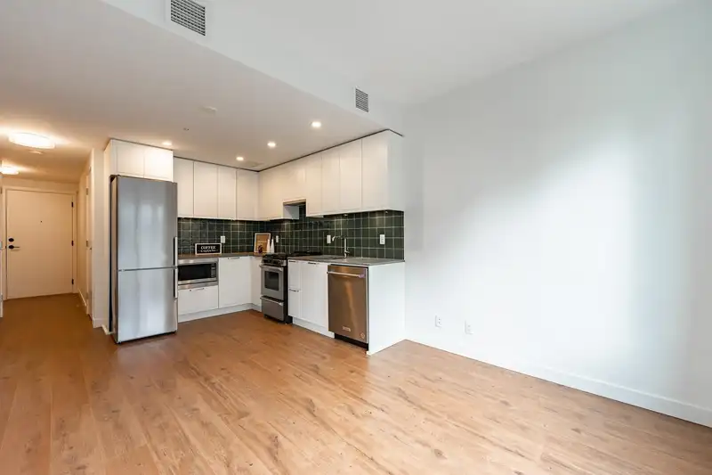 402 648 LEA AVENUE - photo 2 of 25