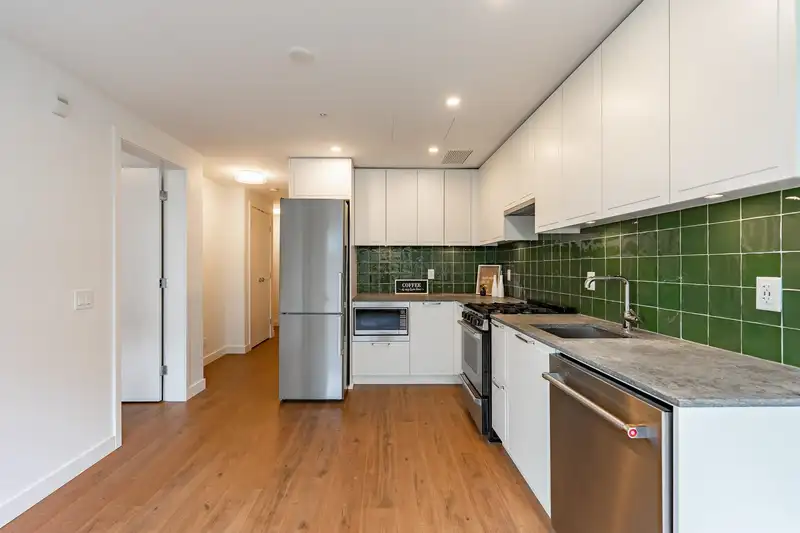 402 648 LEA AVENUE - photo 4 of 25