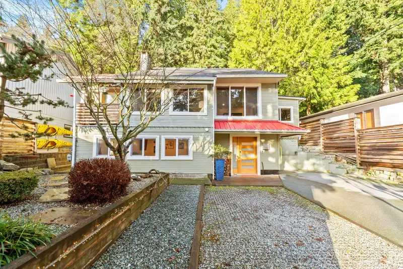4462 STRATHCONA ROAD - photo 2 of 40