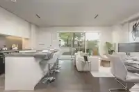 1 620 E 46TH AVENUE - thumbnail 4