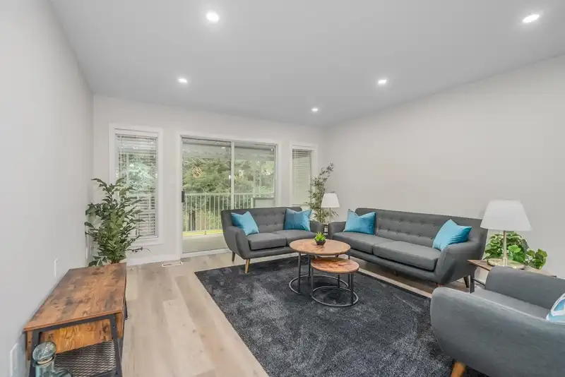 35 3055 TRAFALGAR STREET - photo 2 of 33