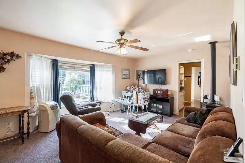 19955 37 AVENUE - photo 4 of 40