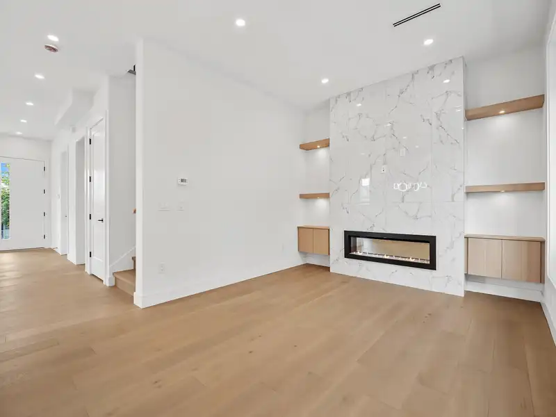 2 6885 AUBREY STREET - photo 3 of 29