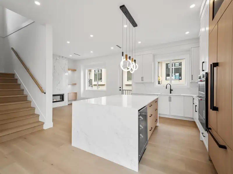 2 6885 AUBREY STREET - photo 4 of 29