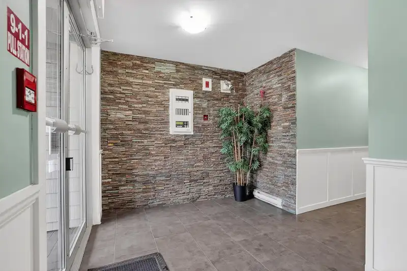 404 22858 LOUGHEED HIGHWAY - photo 3 of 27