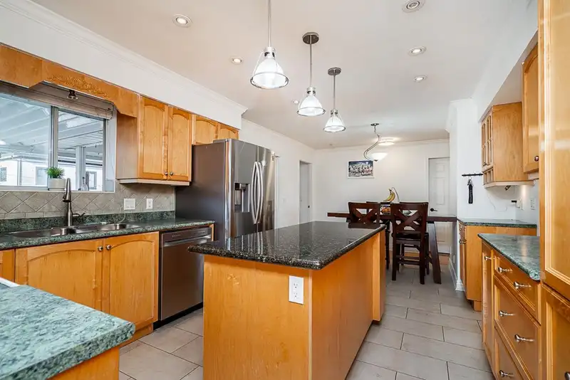 14523 89 AVENUE - photo 4 of 40