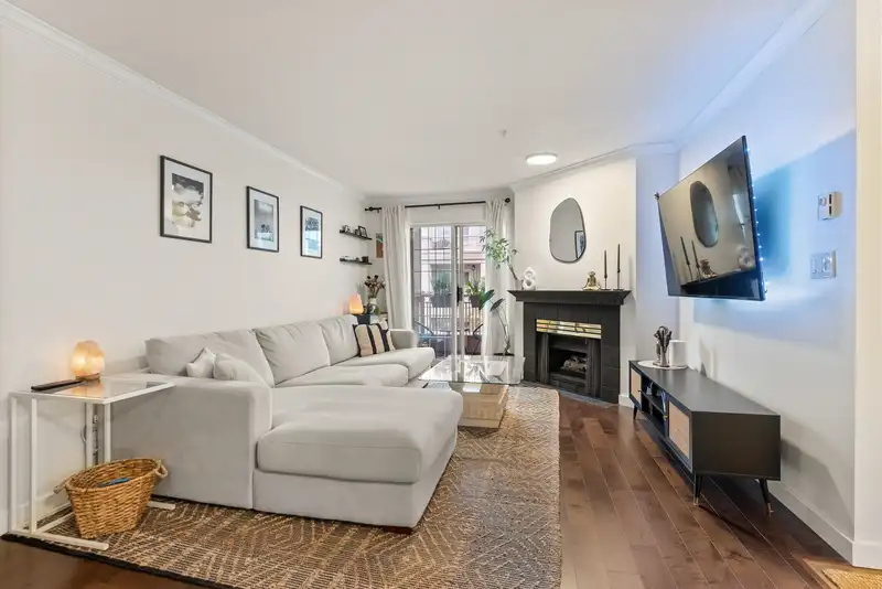 323 15268 105 AVENUE - photo 3 of 36