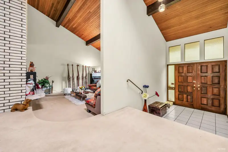 4200 COVENTRY DRIVE - photo 4 of 15