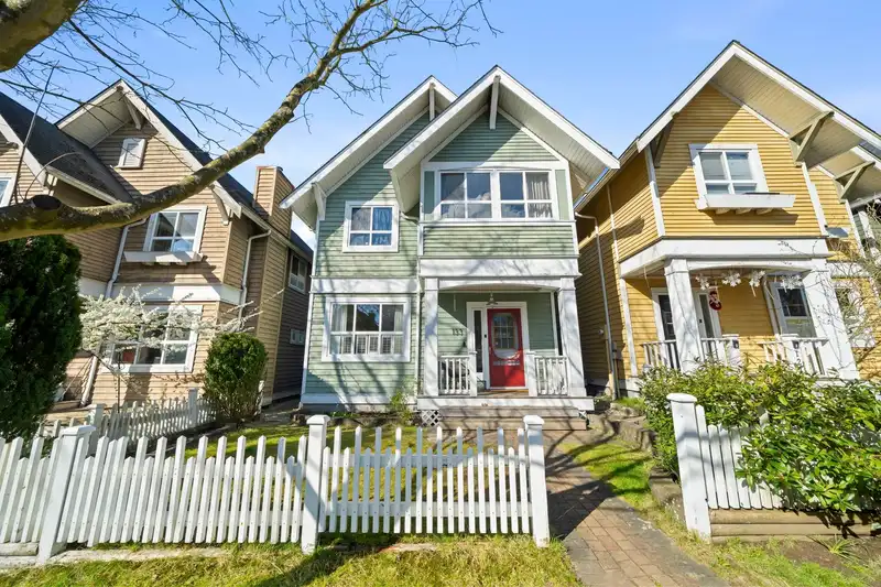 133 STAR CRESCENT - photo 1 of 39