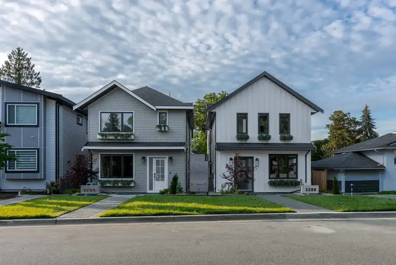 101 2259 LOBB AVENUE - photo 1 of 1