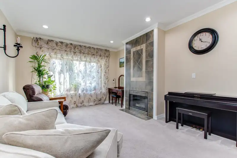 3339 WELLINGTON STREET - photo 4 of 39